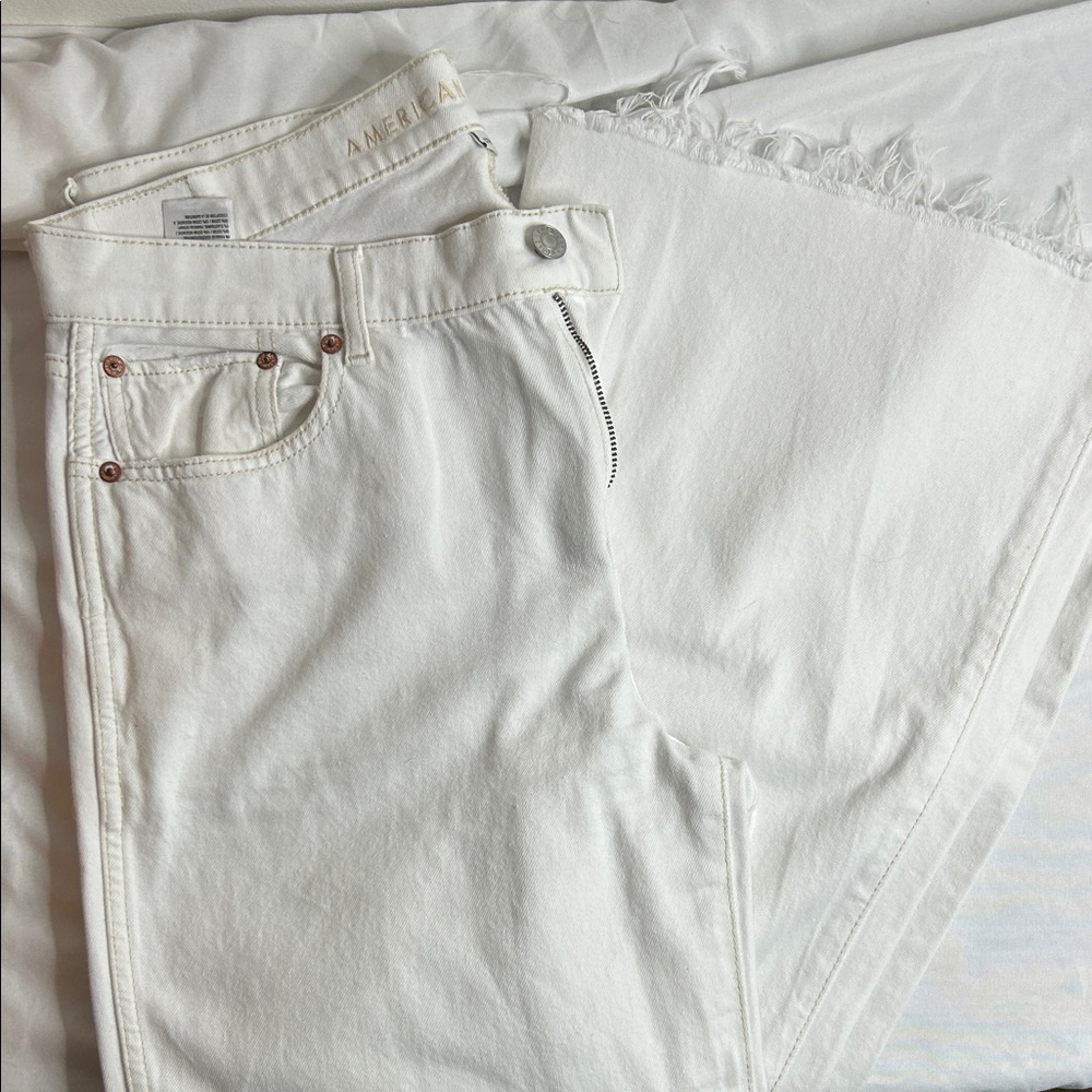 American Eagle Outfitters Low rise Baggy Flare White Jeans